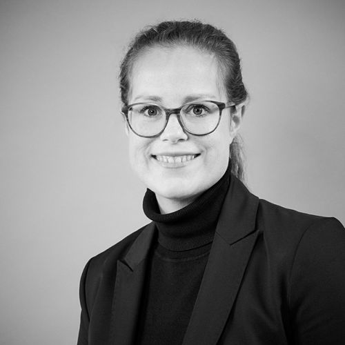 Maria Schmitz, Steuerfachangestellte, Hamburg
